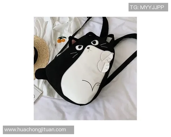 足球明星个性书包图片展示让你领略运动与时尚的完美结合