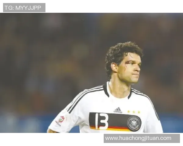 南京足球队在世界锦标赛中的灵活性表现与战术创新分析 南京足球队在世界锦标赛中的灵活性表现与战术创新分析